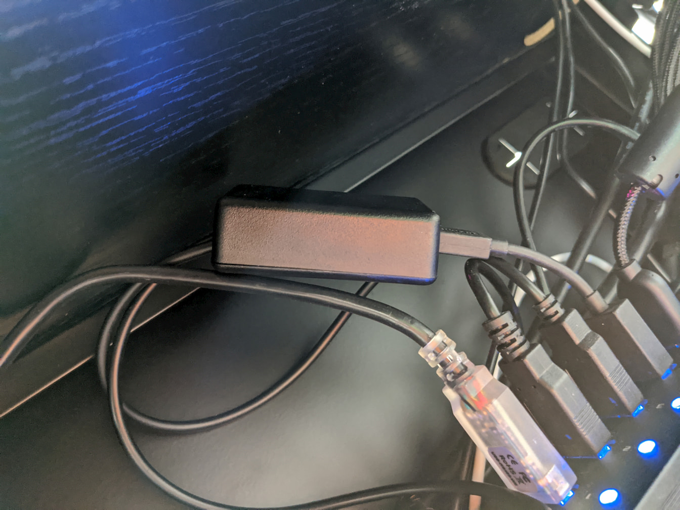 USB USB device connected under a desk